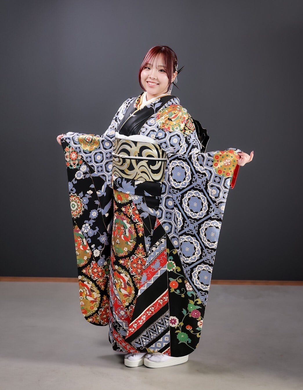 Post 9 by 【きものやまなか】振袖購入 ママ振袖 名古屋市 山中邦彦 on Instagram (carousel)