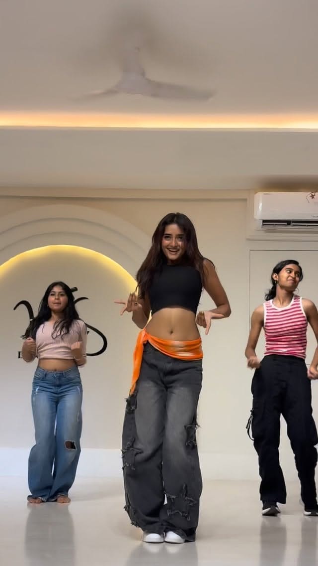 Post 5 by Hrithika Srinivas on Instagram (video)