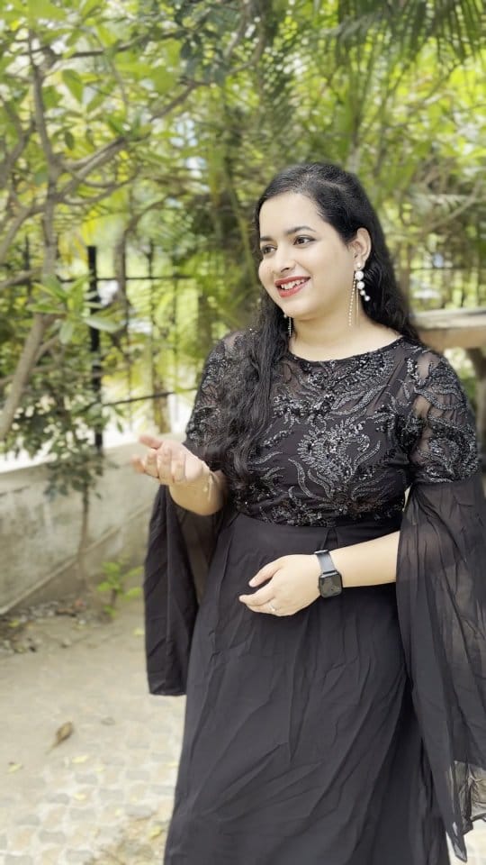 Post 10 by Neha Niharika Kar 👸 on Instagram (video)