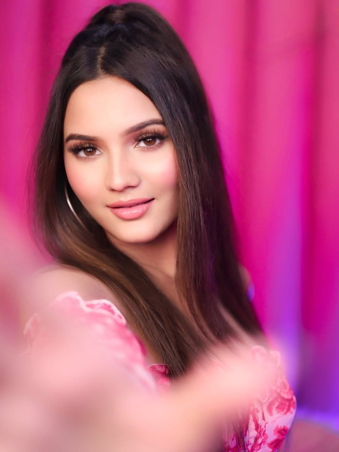 Post 1 by 𝐀𝐒𝐇𝐍𝐀 𝐊𝐈𝐒𝐇𝐎𝐑𝐄 🧿 on Instagram (carousel)