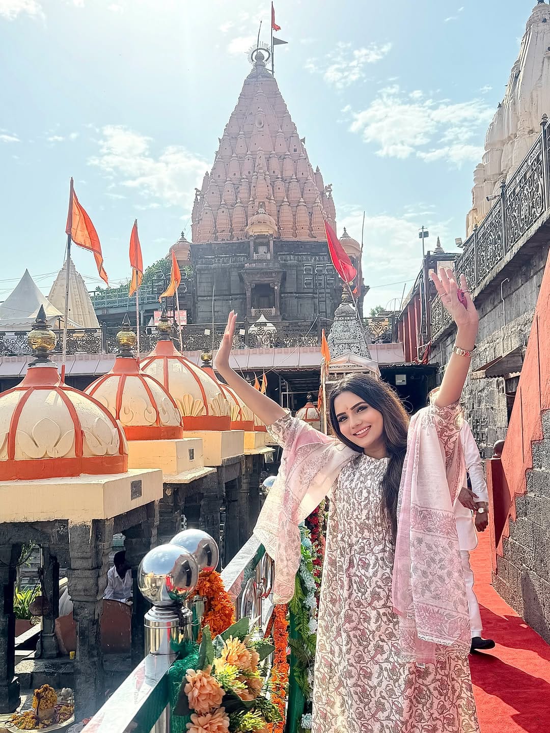 Post 5 by 𝐀𝐒𝐇𝐍𝐀 𝐊𝐈𝐒𝐇𝐎𝐑𝐄 🧿 on Instagram (carousel)