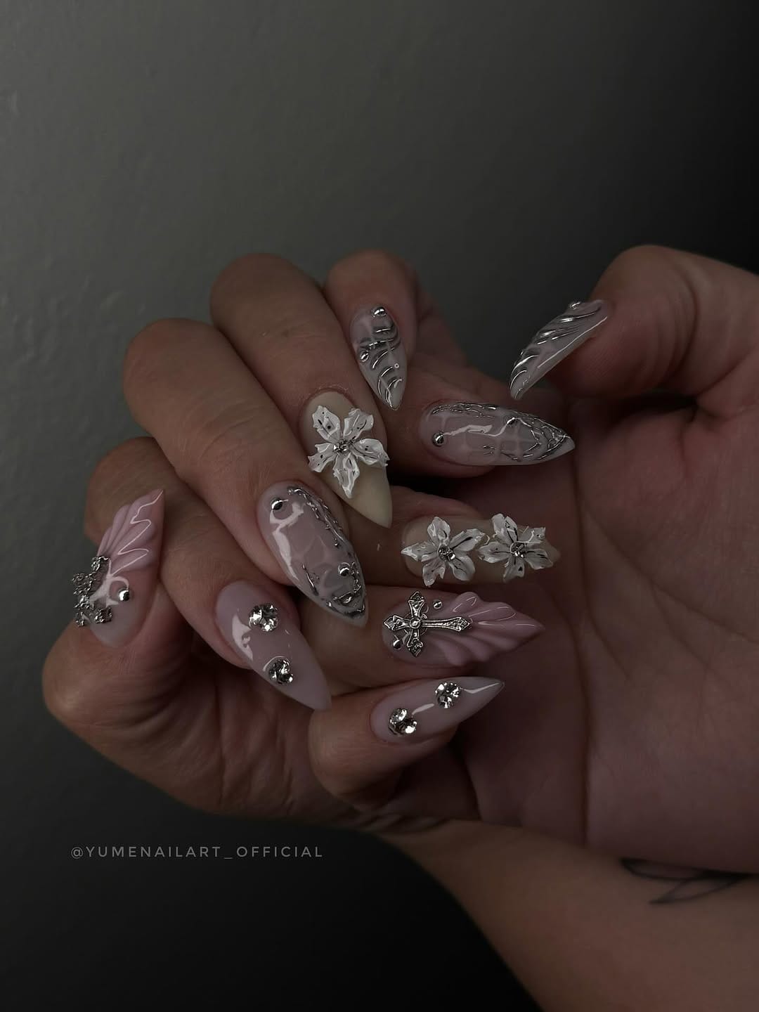 Post 5 by 𝐋𝐮𝐱𝐮𝐫𝐲 𝐀𝐬𝐢𝐚𝐧 𝐍𝐚𝐢𝐥𝐬夢 on Instagram (carousel)