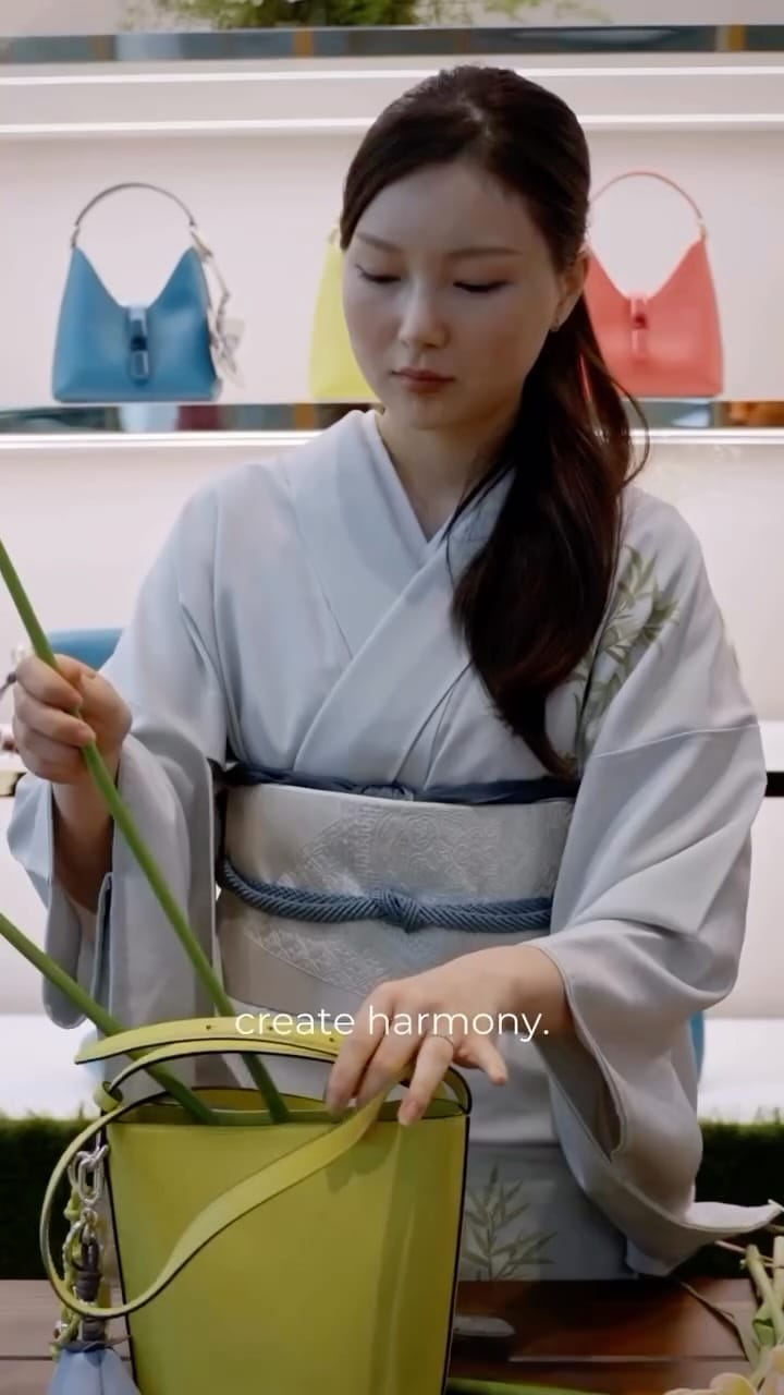 Post 7 by Yui YANAGI - Ikebana Artist on Instagram (video)