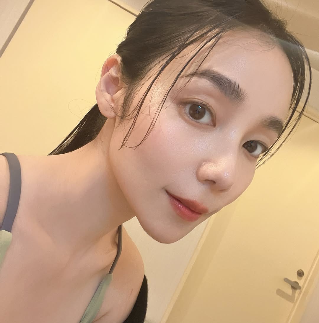 Post 6 by 倉木香奈 | 広告モデル | パーツモデル on Instagram (carousel)