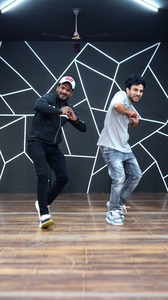 Post 8 by Ajay Poptron on Instagram (video)