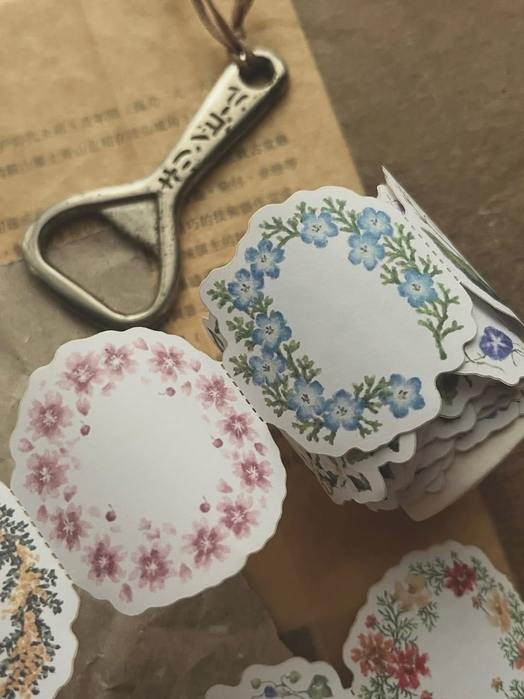 Post 5 by 𝑩𝒓𝒆𝒆𝒛𝒚 𝑺𝒕𝒖𝒅𝒊𝒐 微瘋畫室 on Instagram (carousel)
