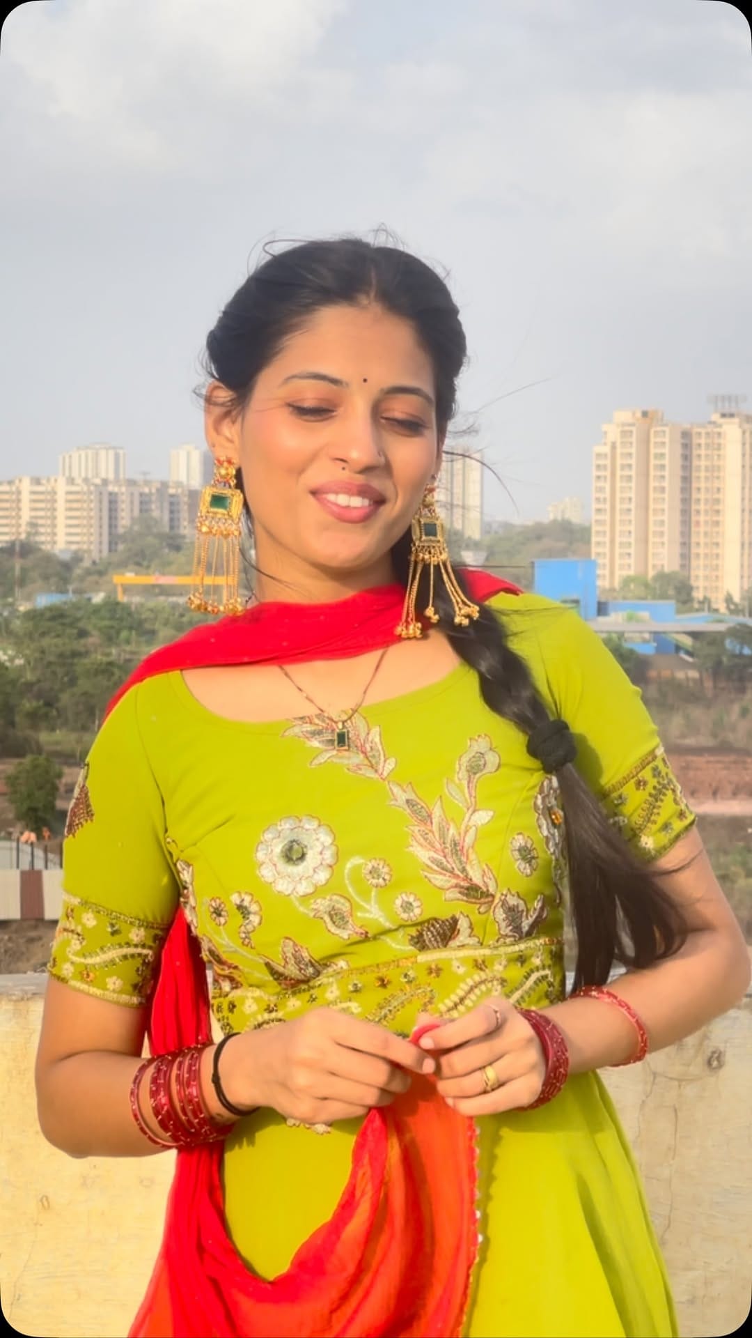 Post 4 by Shilpa Ade on Instagram (video)