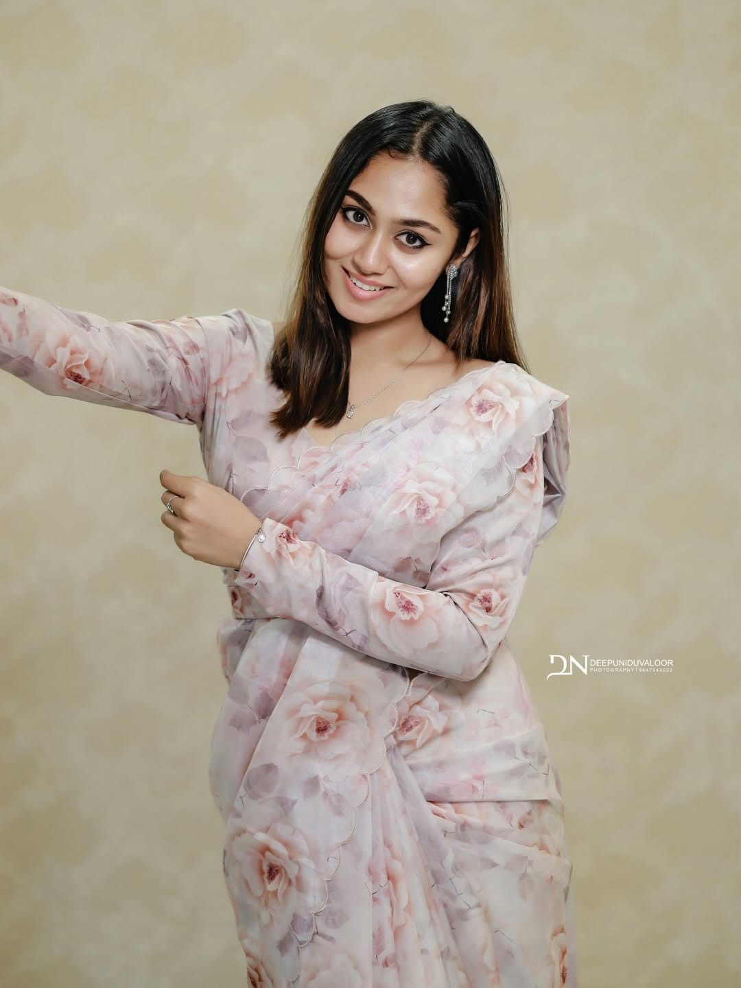 Post 5 by DEEPU NIDUVALOOR Wedding Photographer Kannur on Instagram (carousel)