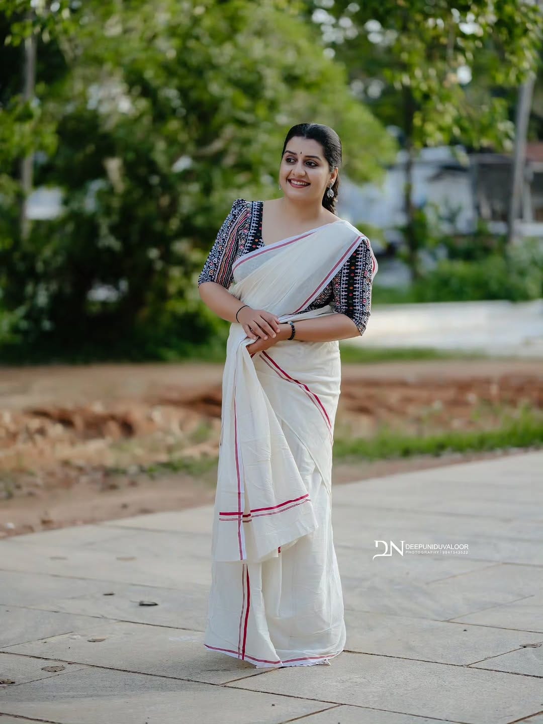 Post 7 by DEEPU NIDUVALOOR Wedding Photographer Kannur on Instagram (carousel)