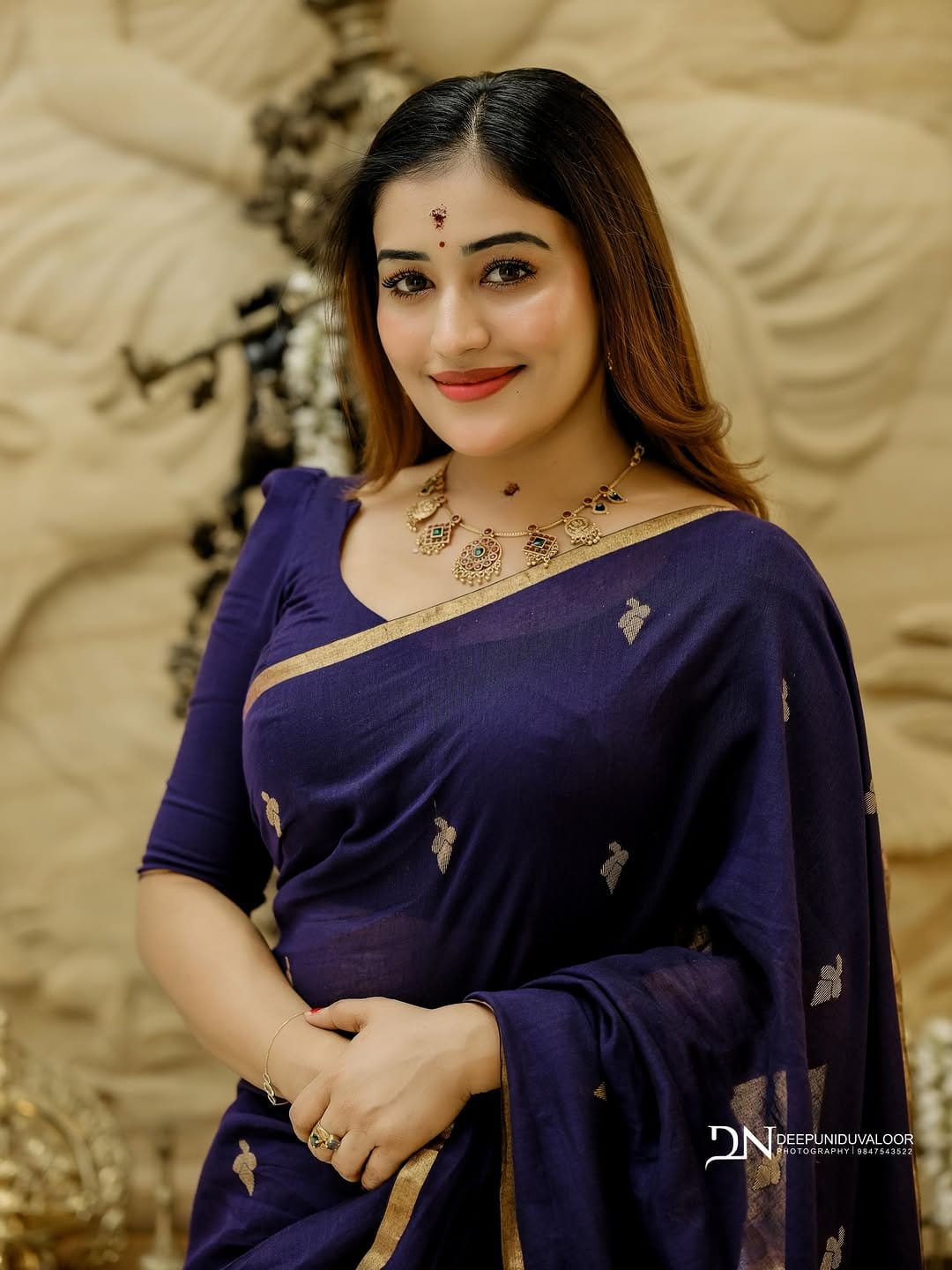 Post 8 by DEEPU NIDUVALOOR Wedding Photographer Kannur on Instagram (carousel)