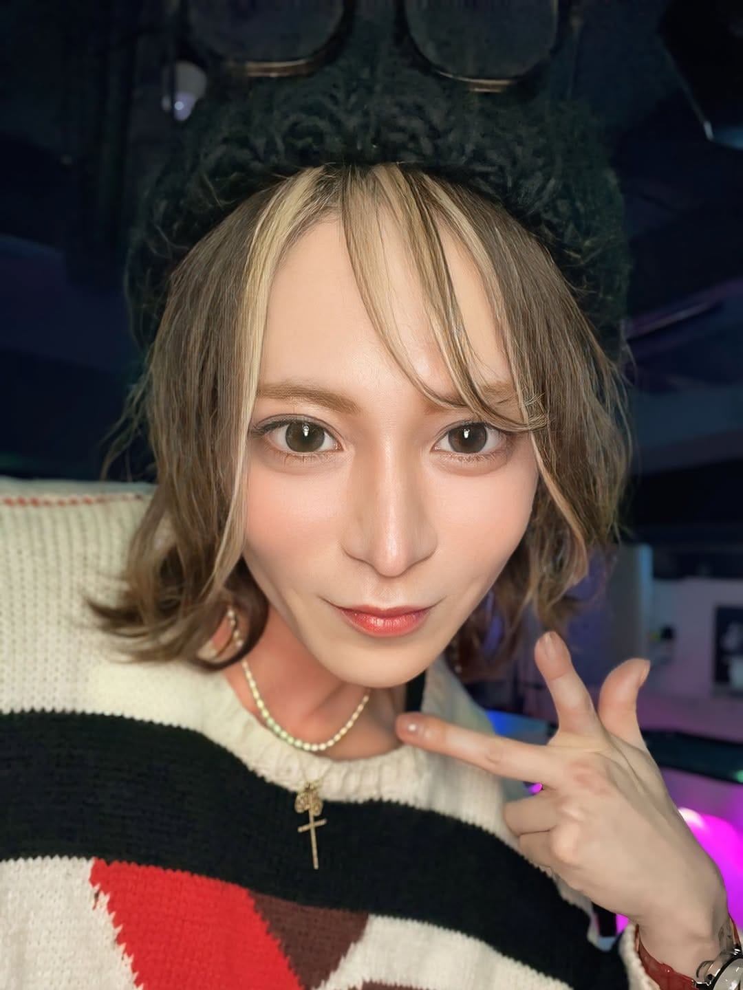 Post 4 by 浜津裕樹/歌舞伎町No.1美容師/ヘアメイク/ヘアセット/ヘアアレンジ/ハイトーン/歌舞伎町/六本木 on Instagram (carousel)