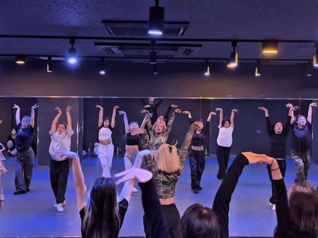 Post 10 by 🦋... 𝙇𝙚𝙣𝙖 on Instagram (video)
