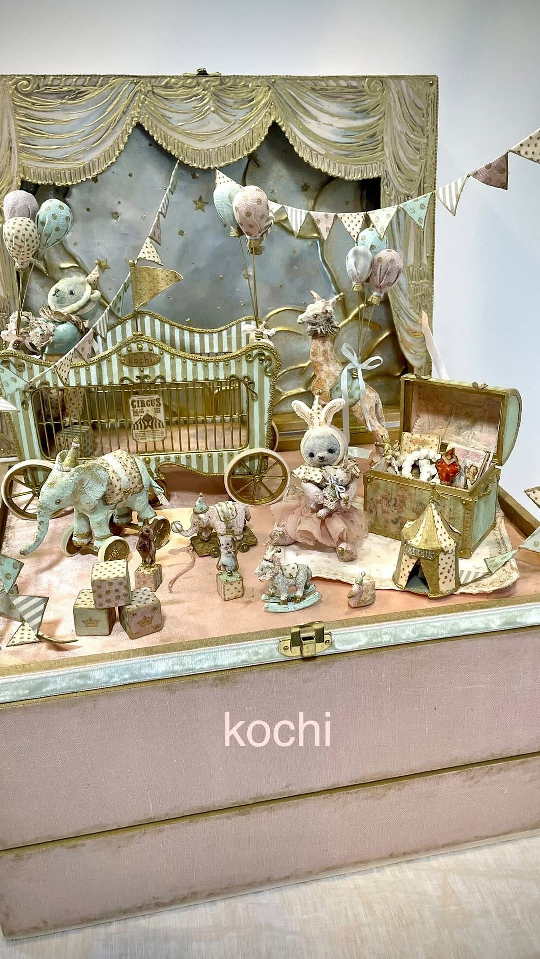 Post 10 by 造形作家kochi on Instagram (video)