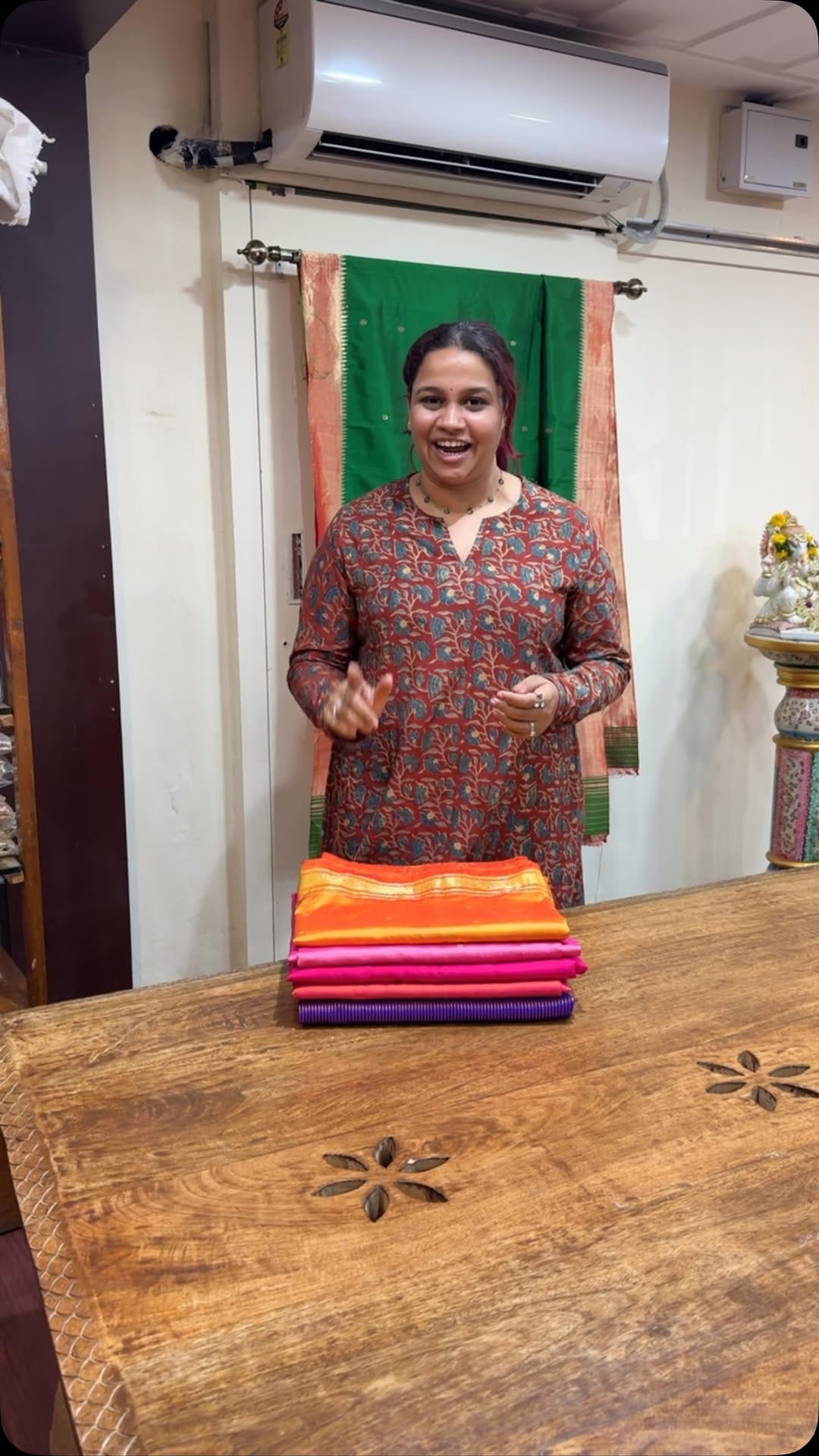 Post 6 by Saudamini_Handloom on Instagram (video)