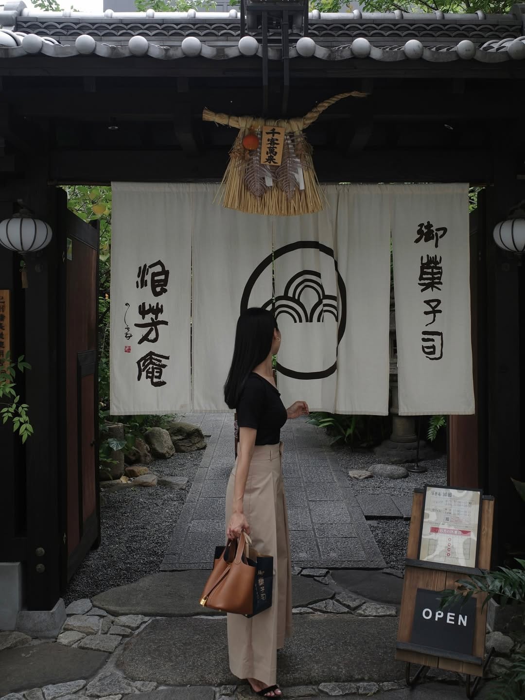 Post 1 by Yuki on Instagram (carousel)