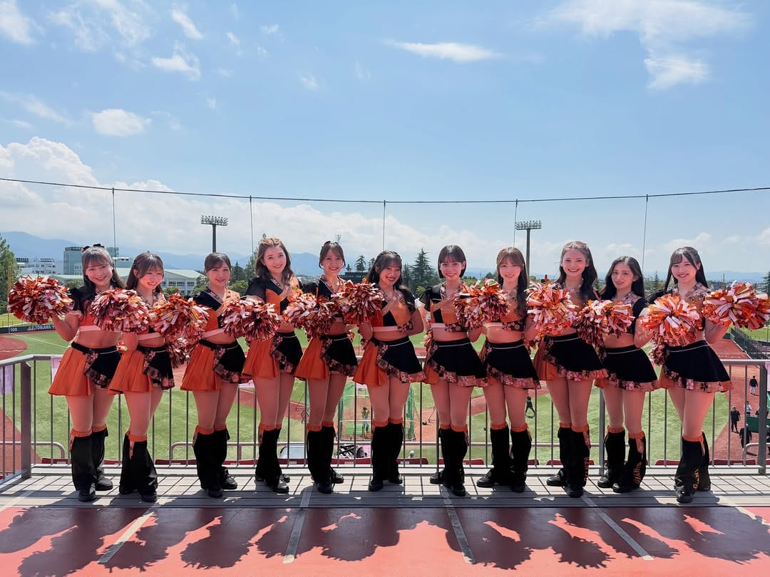 Post 5 by 読売巨人軍公式マスコットガール「VENUS」 on Instagram (carousel)