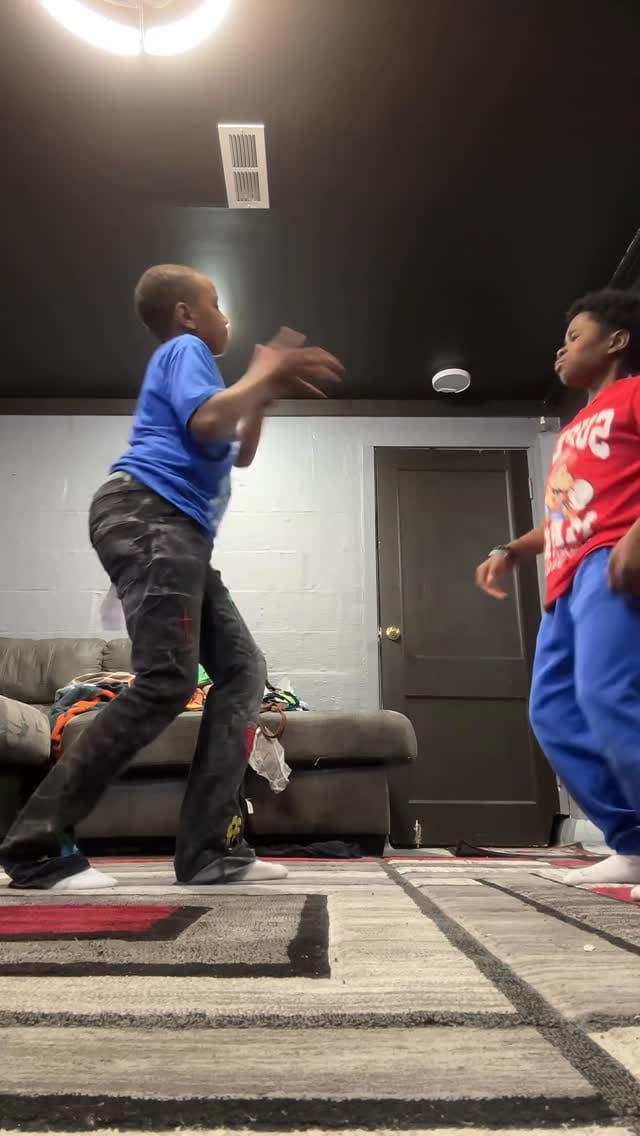 Post 7 by 𝕐𝕆𝕌ℕ𝔾𝕄𝕁💫🕺 on Instagram (video)