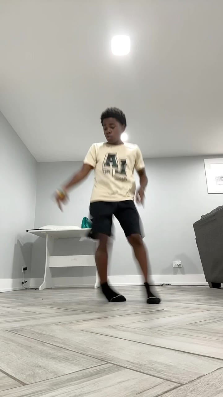 Post 4 by 𝕐𝕆𝕌ℕ𝔾𝕄𝕁💫🕺 on Instagram (video)