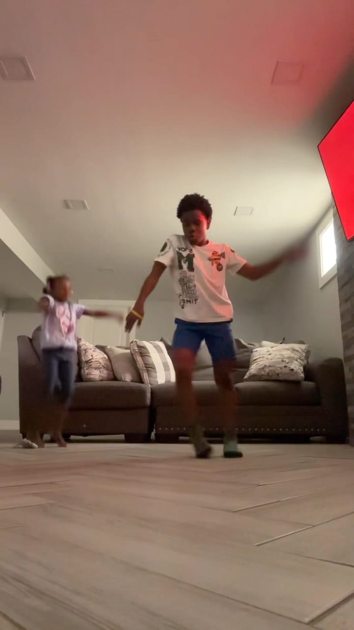 Post 2 by 𝕐𝕆𝕌ℕ𝔾𝕄𝕁💫🕺 on Instagram (video)