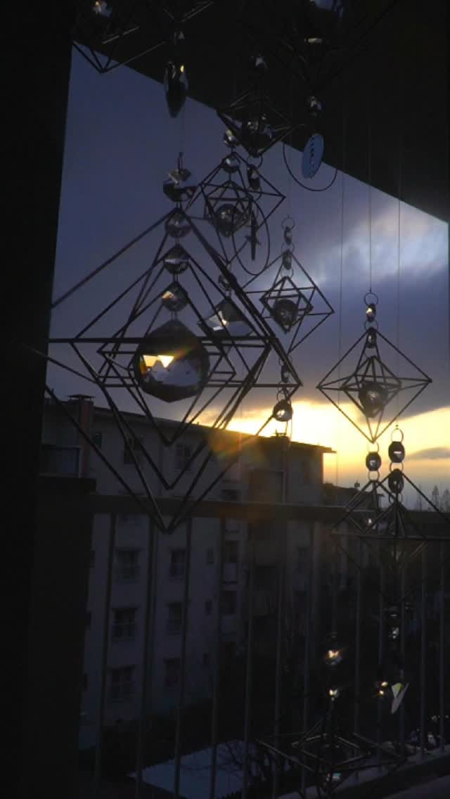 Post 2 by KOHHA  |  Crystal Objects ― Just Being on Instagram (video)