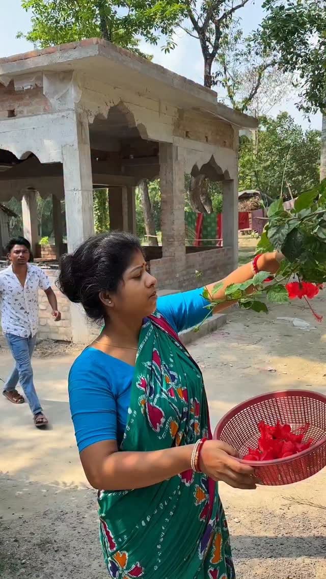 Post 2 by Smriti Sardar on Instagram (video)