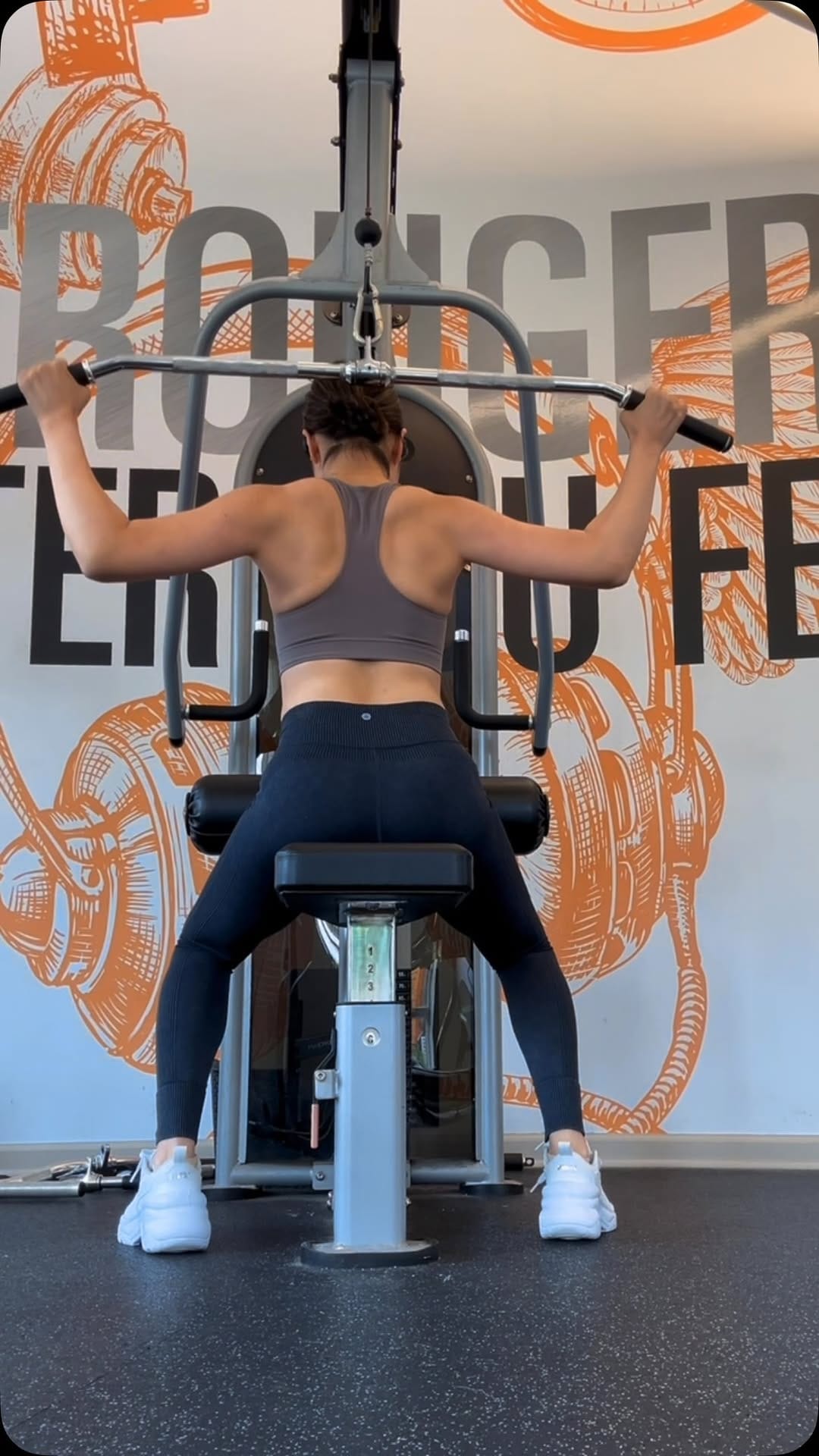 Post 2 by Mika Taniyama on Instagram (video)