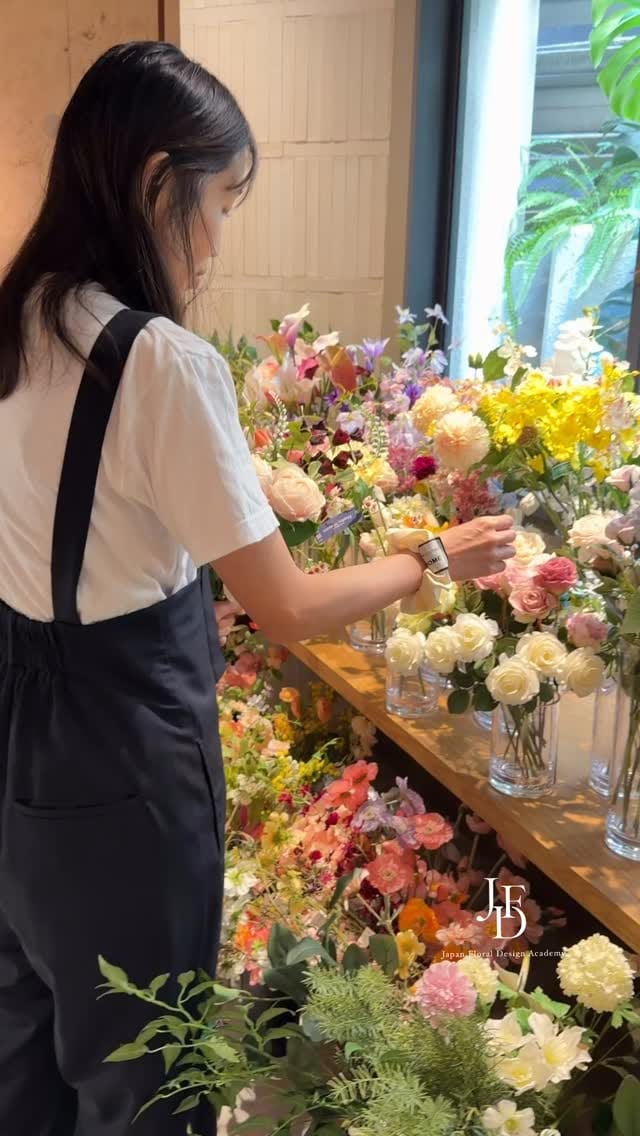 Post 9 by RIE TOSHINARI⎥ジャパンフローラルデザインアカデミー代表 on Instagram (video)