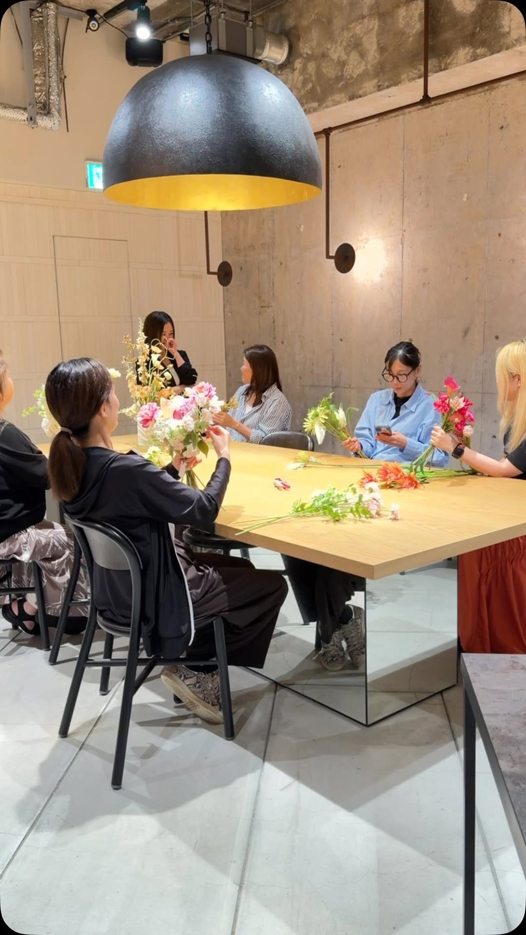 Post 2 by RIE TOSHINARI⎥ジャパンフローラルデザインアカデミー代表 on Instagram (video)