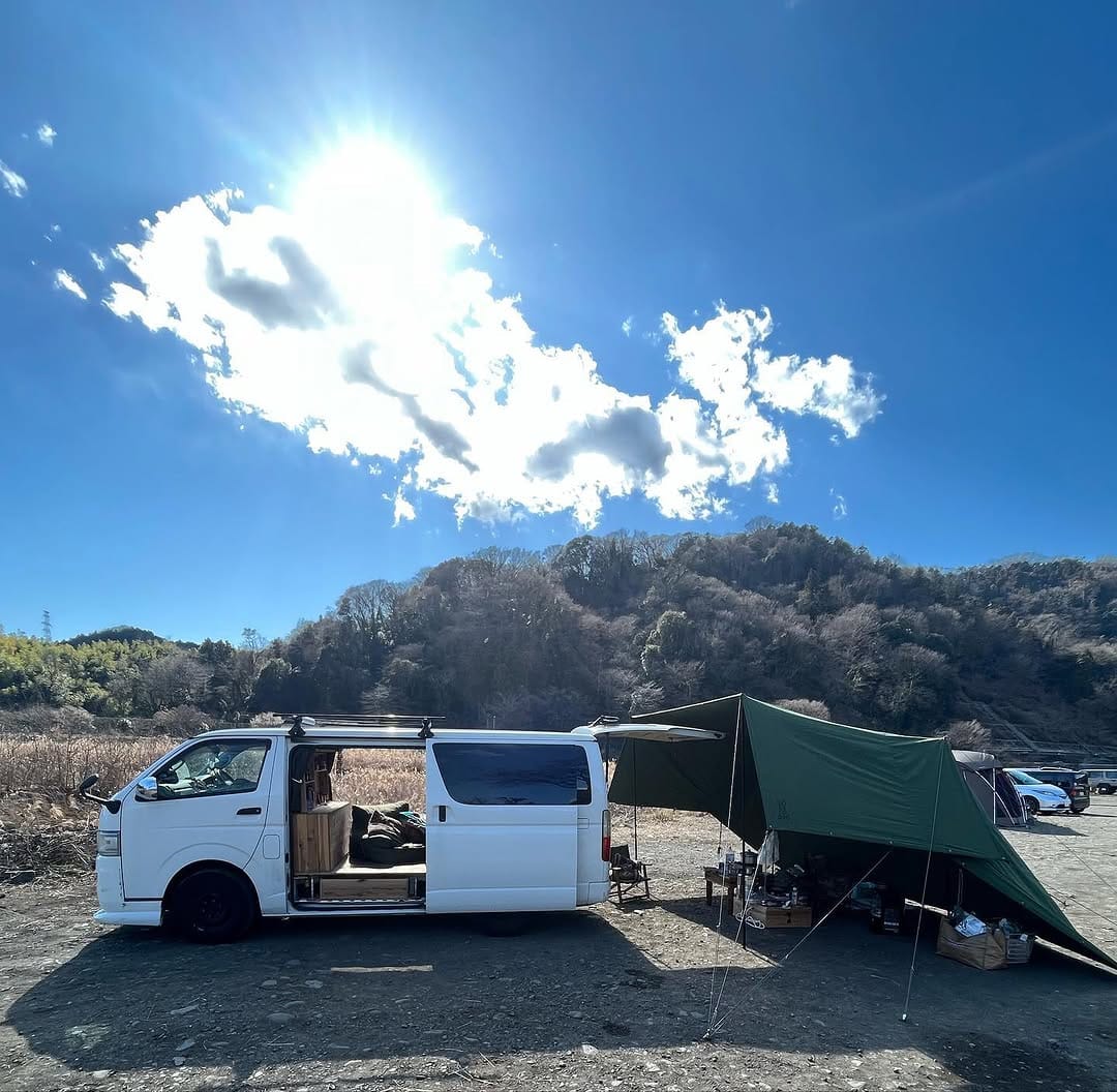 Post 2 by hide    ハイエースと車中泊とキャンプ on Instagram (carousel)