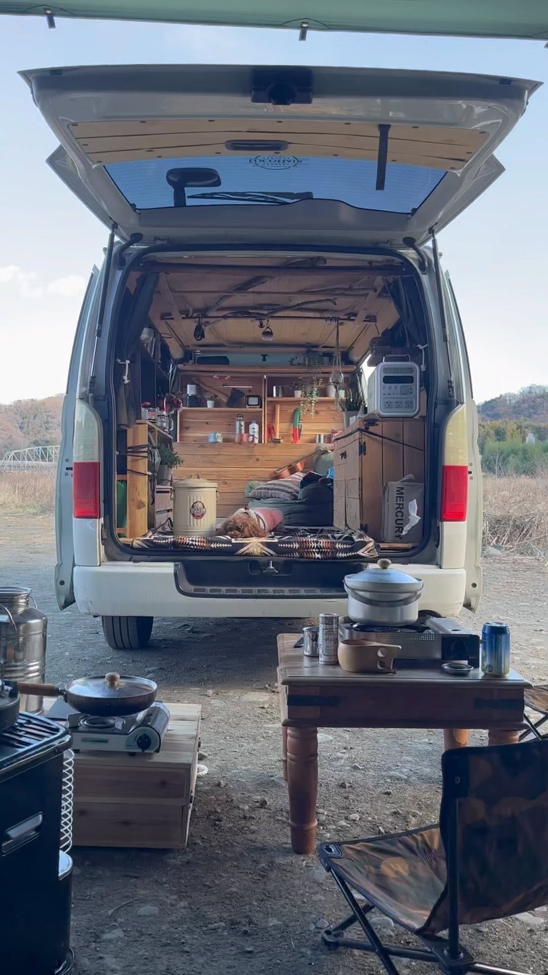 Post 3 by hide    ハイエースと車中泊とキャンプ on Instagram (video)