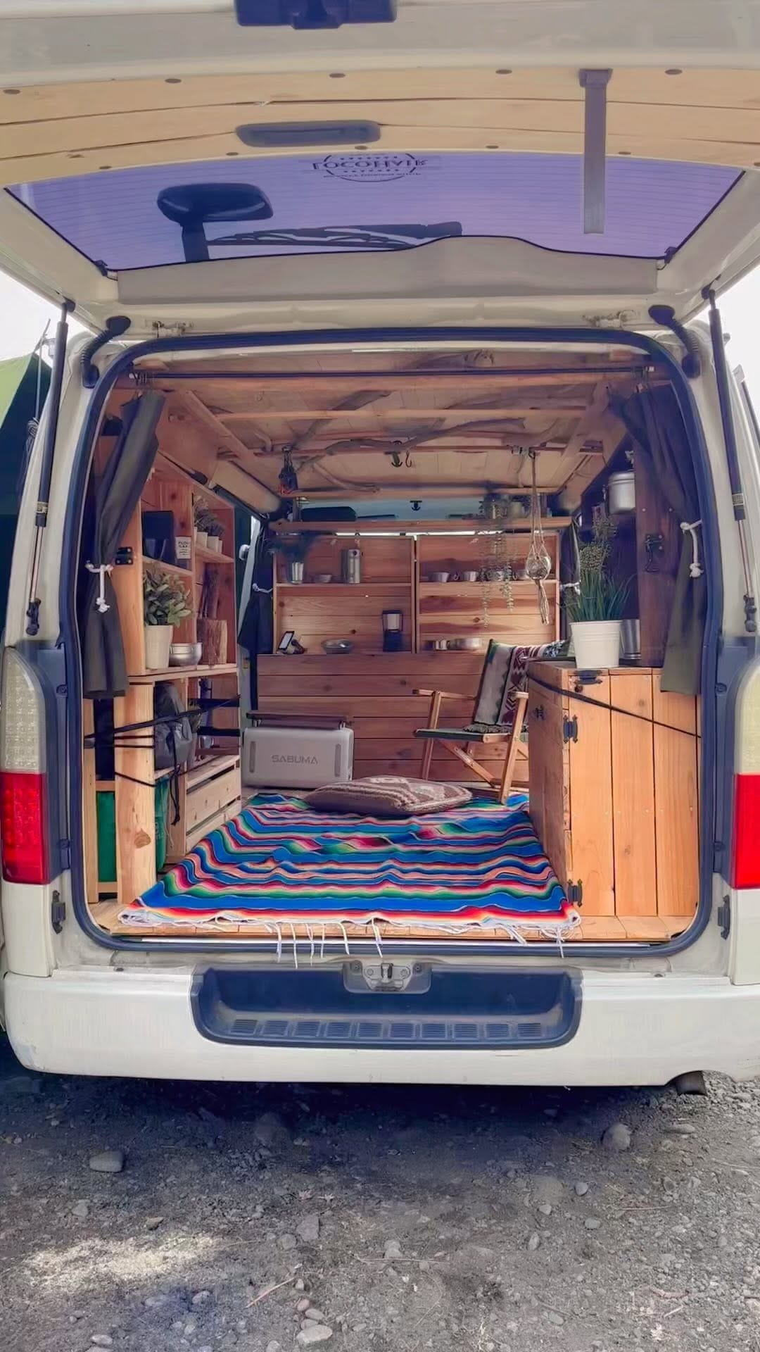 Post 5 by hide    ハイエースと車中泊とキャンプ on Instagram (video)
