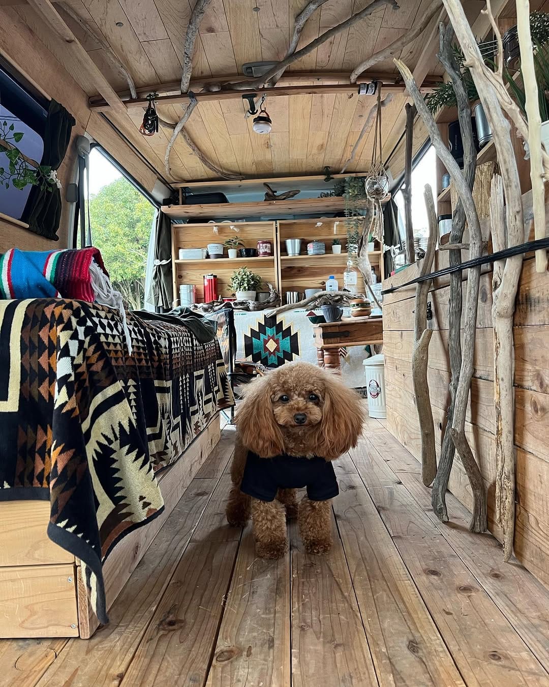 Post 1 by hide    ハイエースと車中泊とキャンプ on Instagram (carousel)