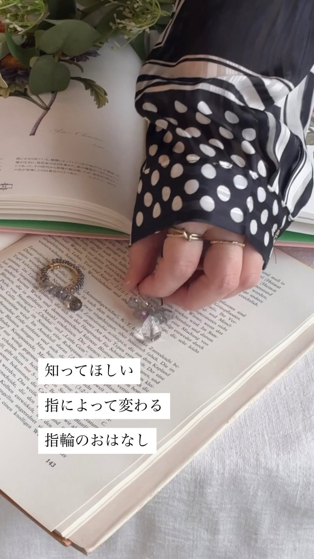 Post 2 by Hachi   光を呼ぶアクセサリー on Instagram (video)