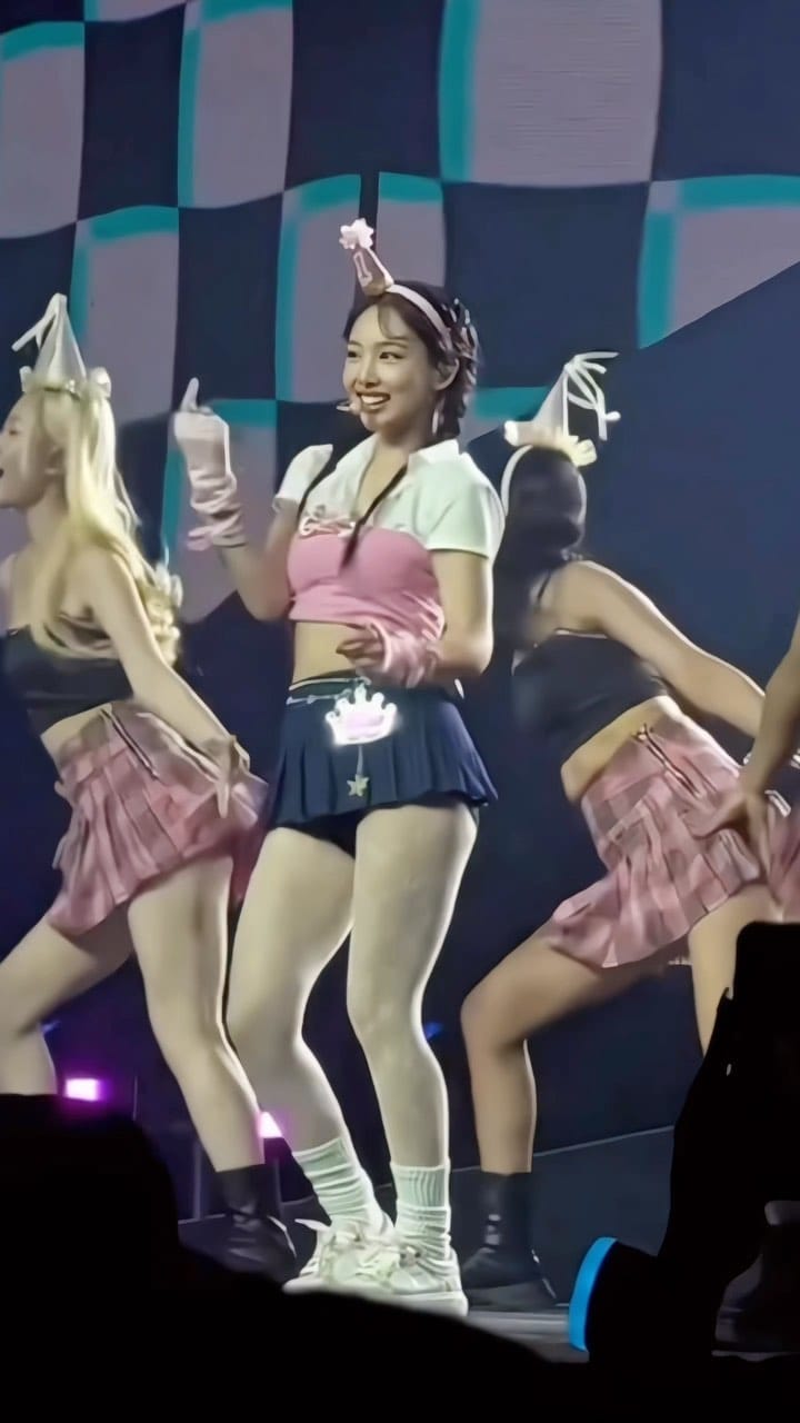 Post 10 by ɴᴀʏᴇᴏɴ 🐰🩵 on Instagram (video)