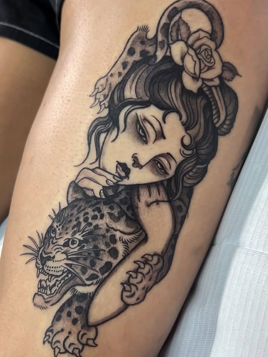 Post 7 by 𝕵𝖚𝖓𝖔 𝖗𝖔𝖆𝖈𝖍 𝖙𝖆𝖙𝖙𝖔𝖔 on Instagram (carousel)