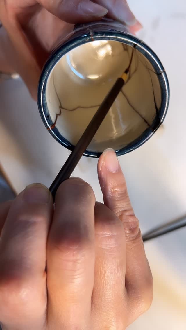 Post 6 by 金継ぎgoldenjoinery on Instagram (video)