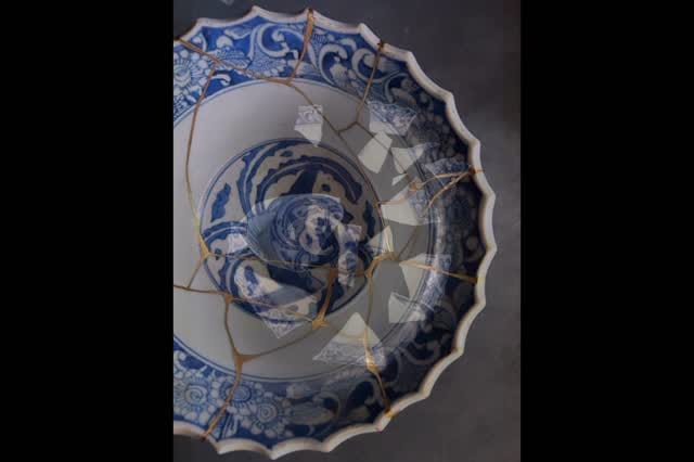 Post 3 by 金継ぎgoldenjoinery on Instagram (video)