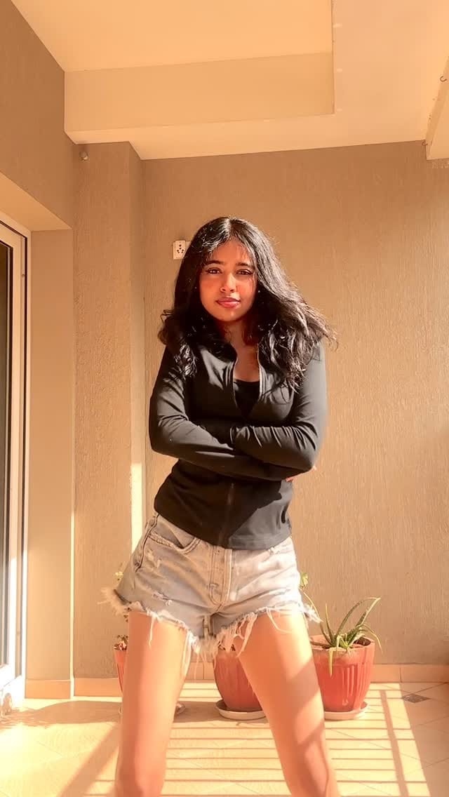 Post 6 by Juhi Rohit on Instagram (video)