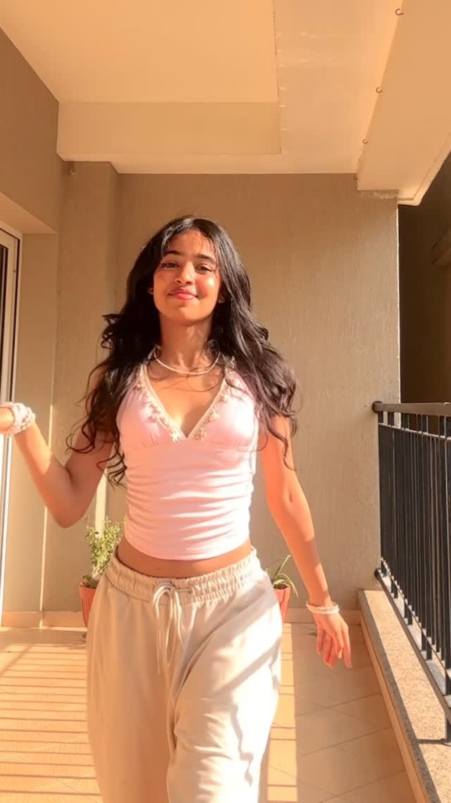Post 8 by Juhi Rohit on Instagram (video)