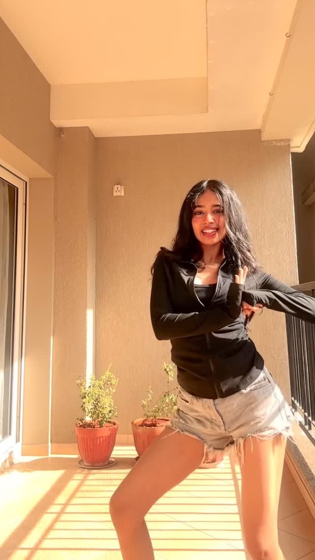 Post 4 by Juhi Rohit on Instagram (video)