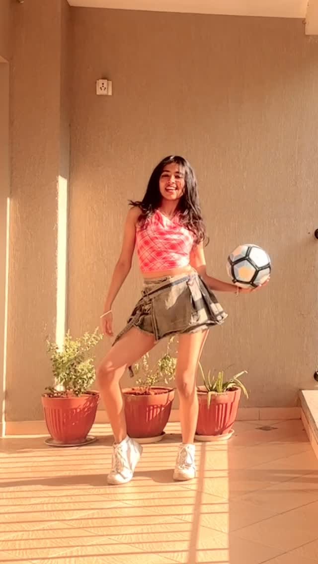Post 7 by Juhi Rohit on Instagram (video)
