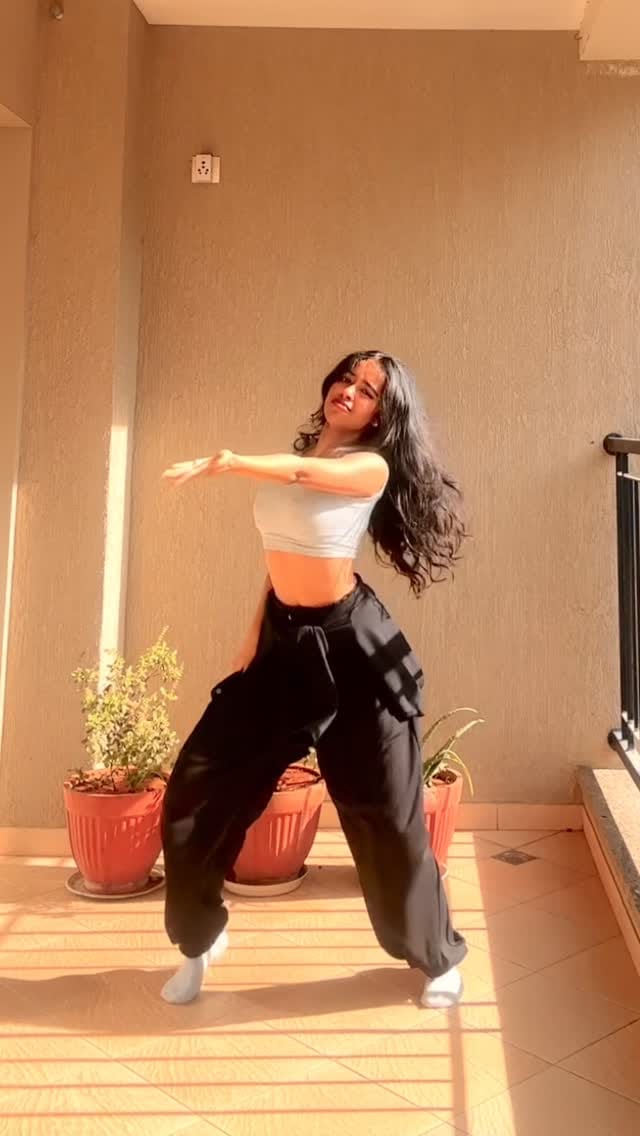Post 1 by Juhi Rohit on Instagram (video)