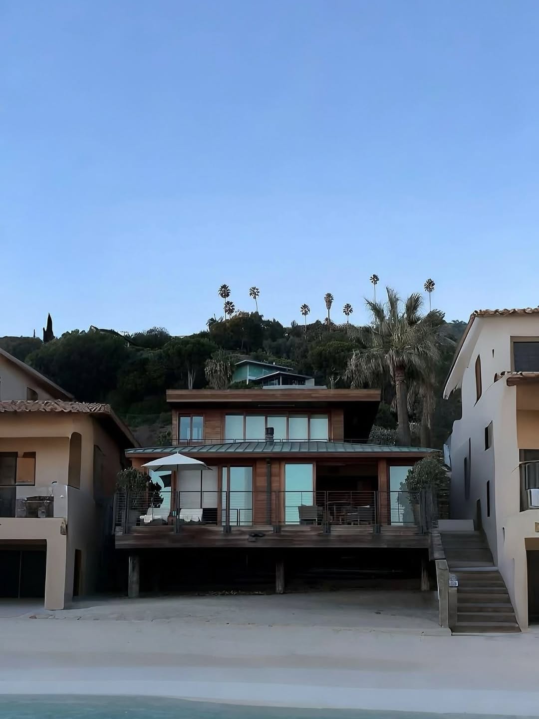 Post 4 by Floor Joán on Instagram (image)