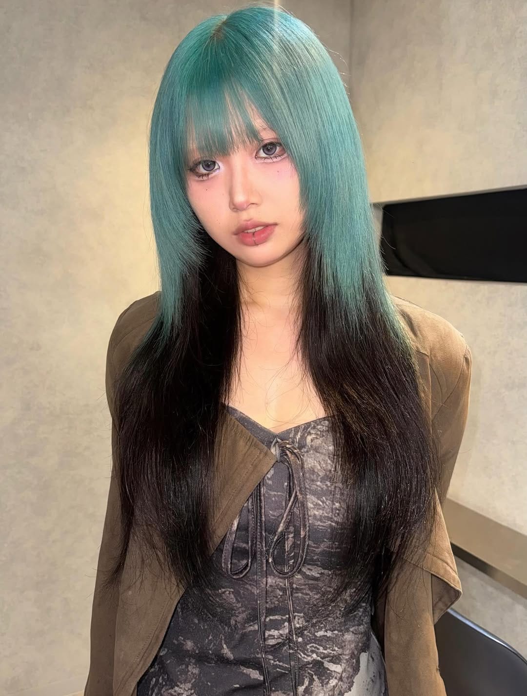 Post 5 by NANA na【メイク美容師】メイク動画/デザインカラー on Instagram (carousel)