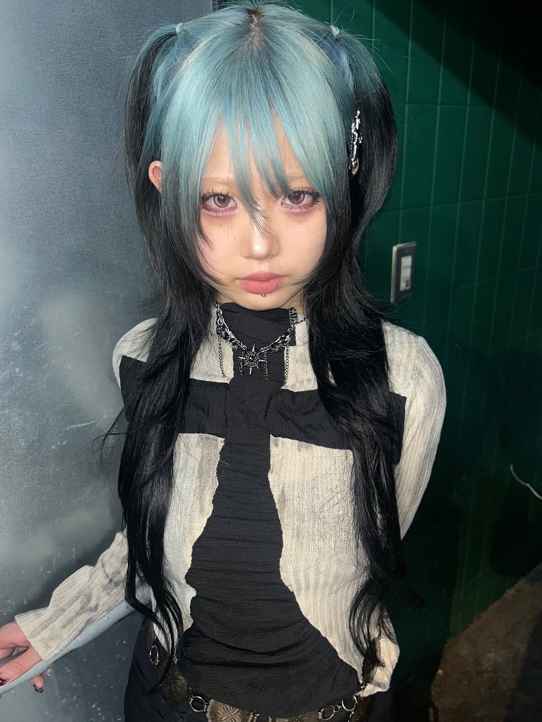 Post 10 by NANA na【メイク美容師】メイク動画/デザインカラー on Instagram (carousel)
