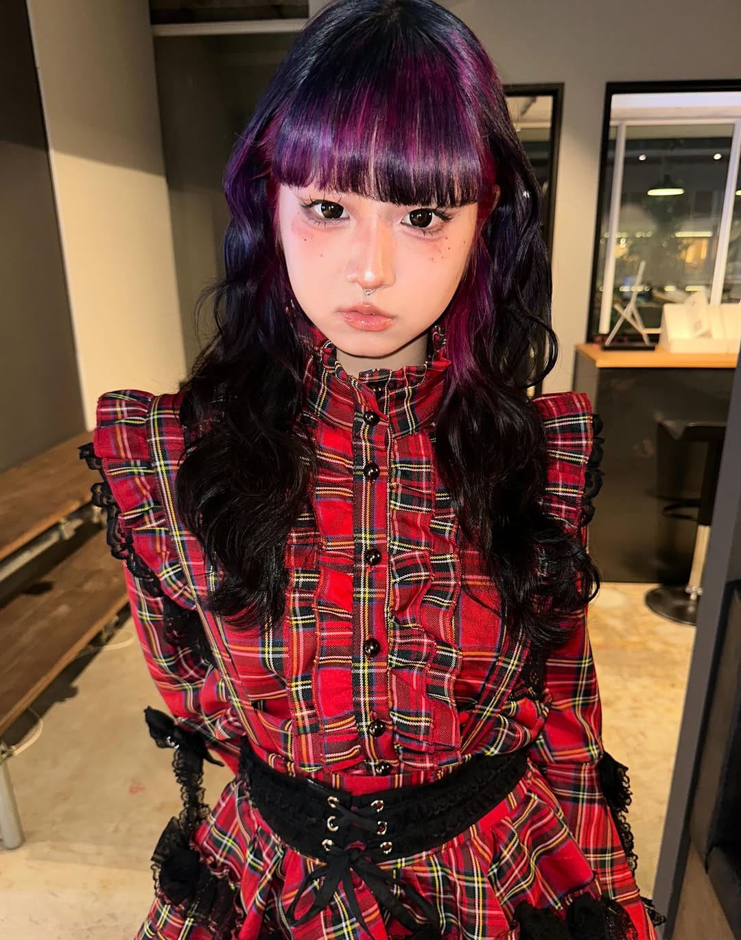 Post 6 by NANA na【メイク美容師】メイク動画/デザインカラー on Instagram (carousel)