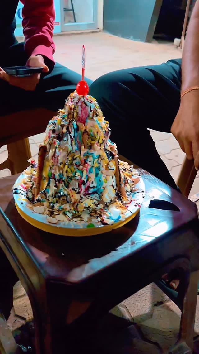 Post 6 by Taqdir IceDish Gola Bharuch on Instagram (video)