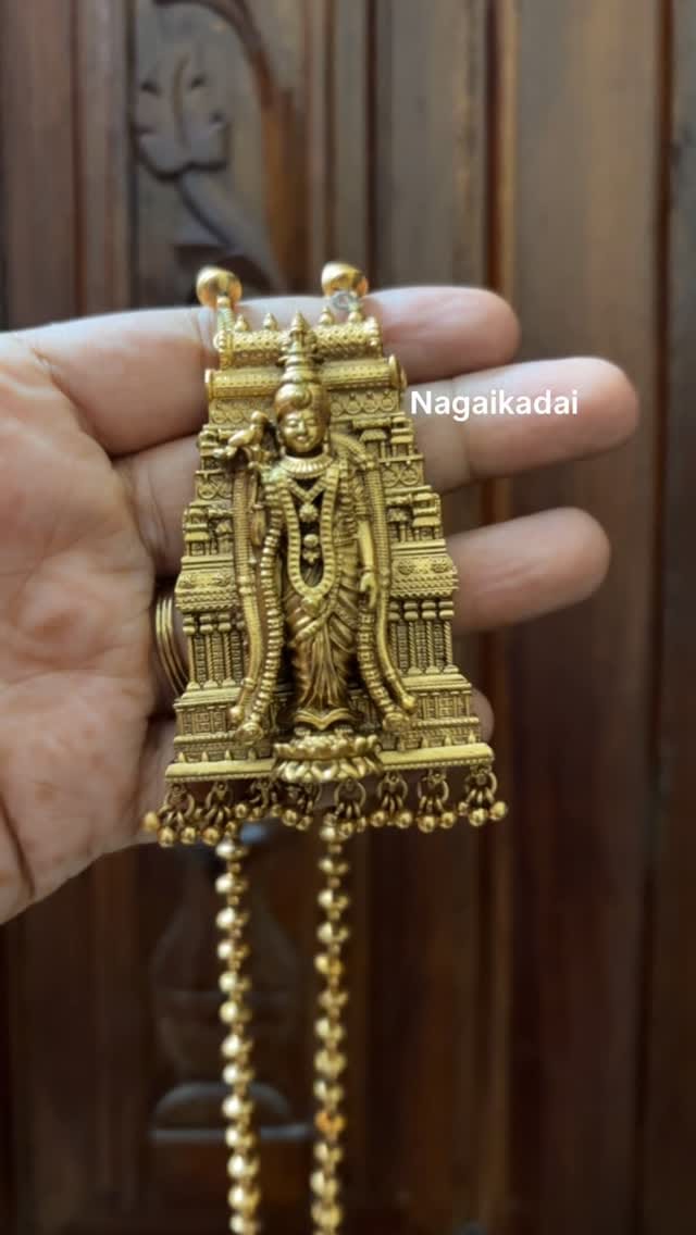 Post 1 by NagaiKadai SouthIndian Jewelry on Instagram (video)