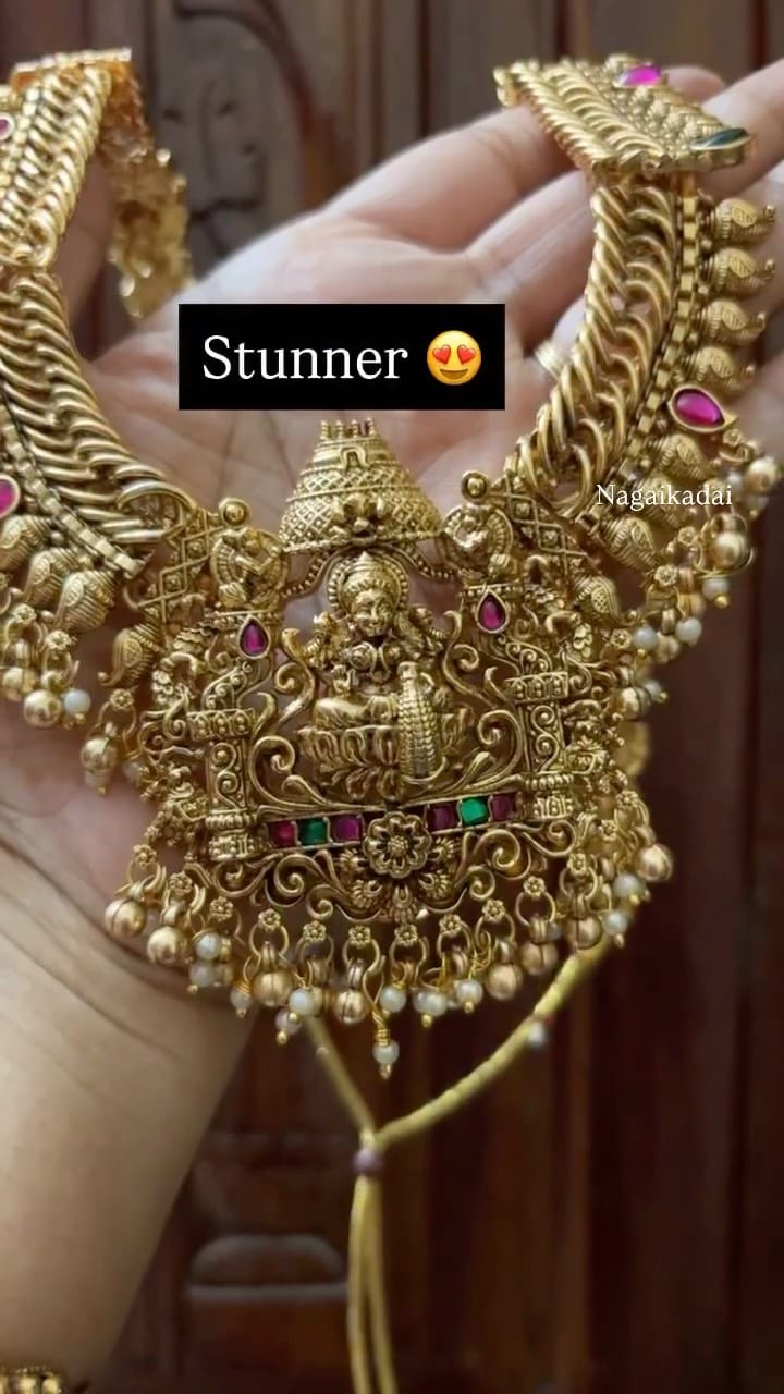 Post 4 by NagaiKadai SouthIndian Jewelry on Instagram (video)
