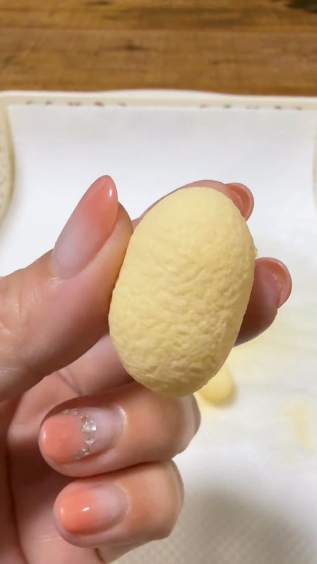 Post 3 by Mikan🍊Cocoon Artist on Instagram (video)